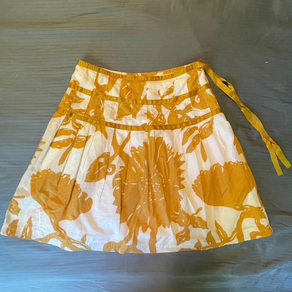🔵 BLUE DOT SALE 🔵 
The Gap: Circle Skirt with Goldenrod/White Floral graphic